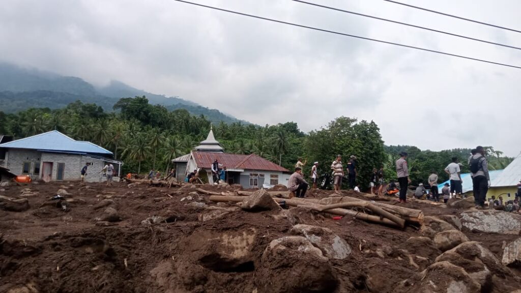 Hujan Hambat Pencarian Korban Banjir Bandang Di Kota Ternate TitaStory