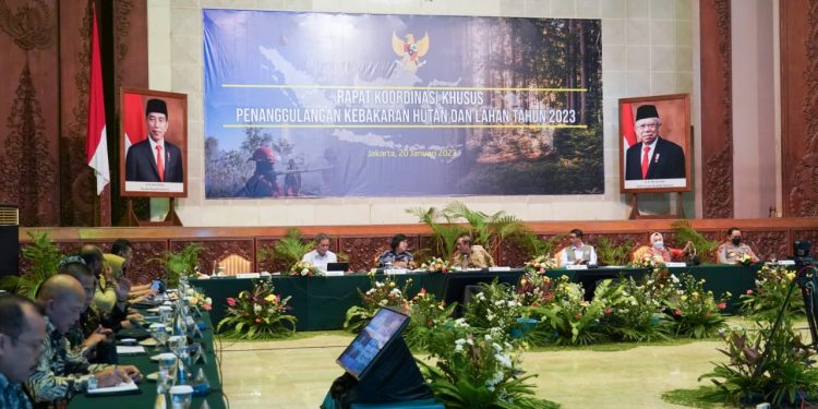 Suasana Rapat Koordinasi Penanggulangan Kebakaran Hutan dan Lahan Tahun 2023 di Kantor KLHK, Jakarta, Jumat (20/1).
Foto: Humas BNPB