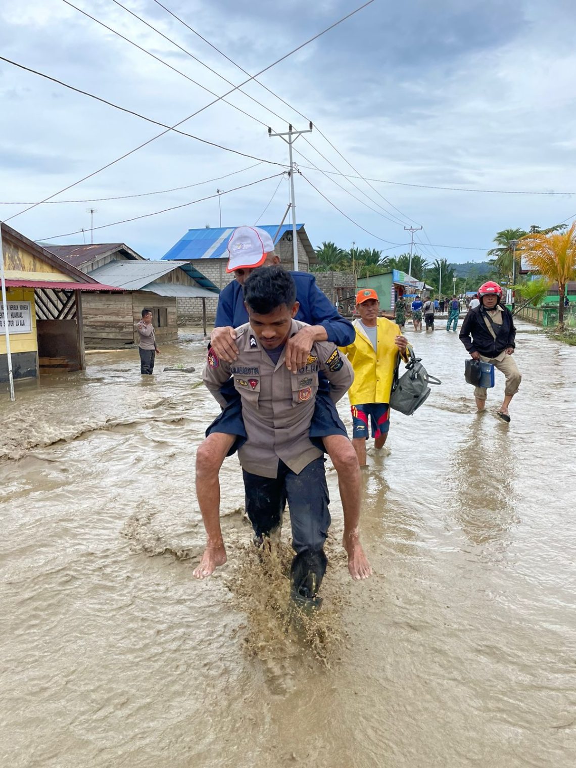 Banjir Terjang Permukiman Warga Di Kabupaten Seram Barat, 200 Rumah ...