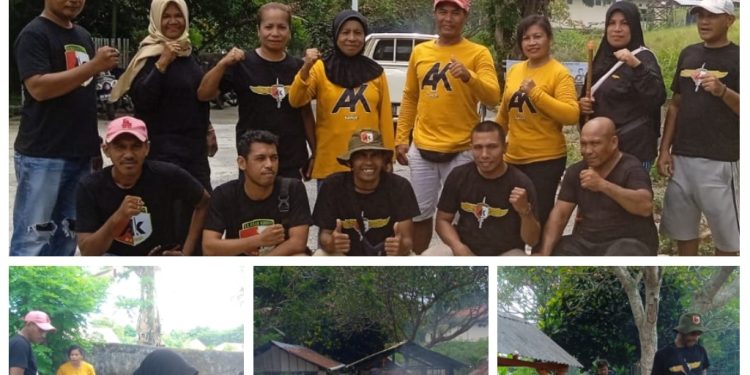 Foto: Suasana Personil AKM melakukan kerja bhakti di Taman Makam Bahagia, di Masohi, sabtu (15/4/2023).