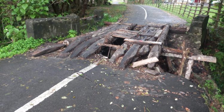 Kondisi terkini jembatan di Wayasel di Negeri Tial, Salahuttu, Maluku Tengah. (Foto.Doc)