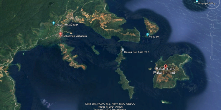 Tangkapan layar Google Earth Ekstraktif tambang nikel di sejumlah pulau kecil di Halmahera Timur