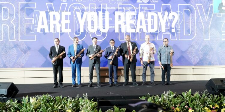 Kepala BNPB Letjen TNI Dr. Suharyanto, S.Sos., M.M saat membuka kegiatan Asia Disaster Management and Civil Protection Expo dan Conference (ADEXCO) dan Global Forum for Sustainable Resilience (GFSR) di JIEXPO, Jakarta, Rabu (11/9).