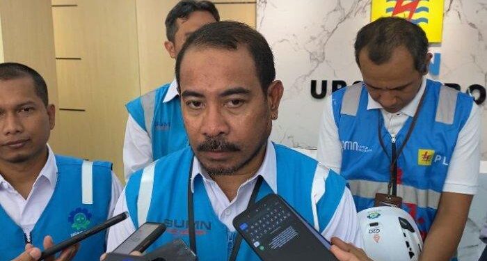 Keterangan Gamabar : General-Manager-PT-PLN-Awat-Tuhuloulah (Foto Web)