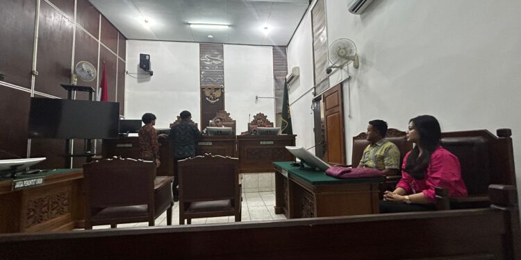 Keterangan gambar: Sidang ketiga dengan Agenda Pemeriksaan Legal Standing dalam gugatan perdata TuK INDONESIA terhadap Bank Mandiri kembali digelar di Pengadilan Negeri Jakarta Selatan, Rabu, (10/12/ 2024). Foto: uK INDONESIA