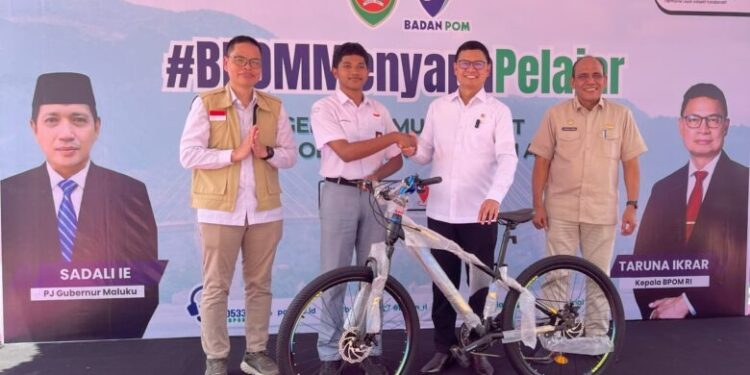 Keterangan gambar: egiatan #BPOMMenyapa Maluku diawali dengan #BPOMMenyapaPelajar. Kepala BPOM berkesempatan mendatangi SMAN 6 Ambon untuk mengedukasi pelajar menjadi generasi sehat yang sadar obat dan makanan aman. (Foto: Istimewa)